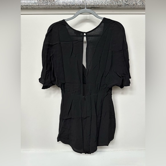 Tobi V-neck Open-back Romper - Picture 2 of 5